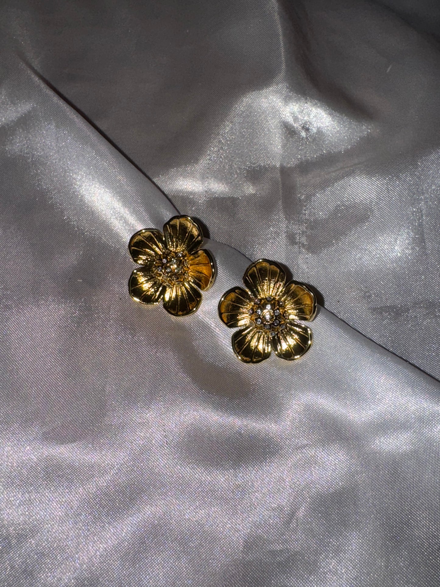 Boucle d’oreille « fleur »