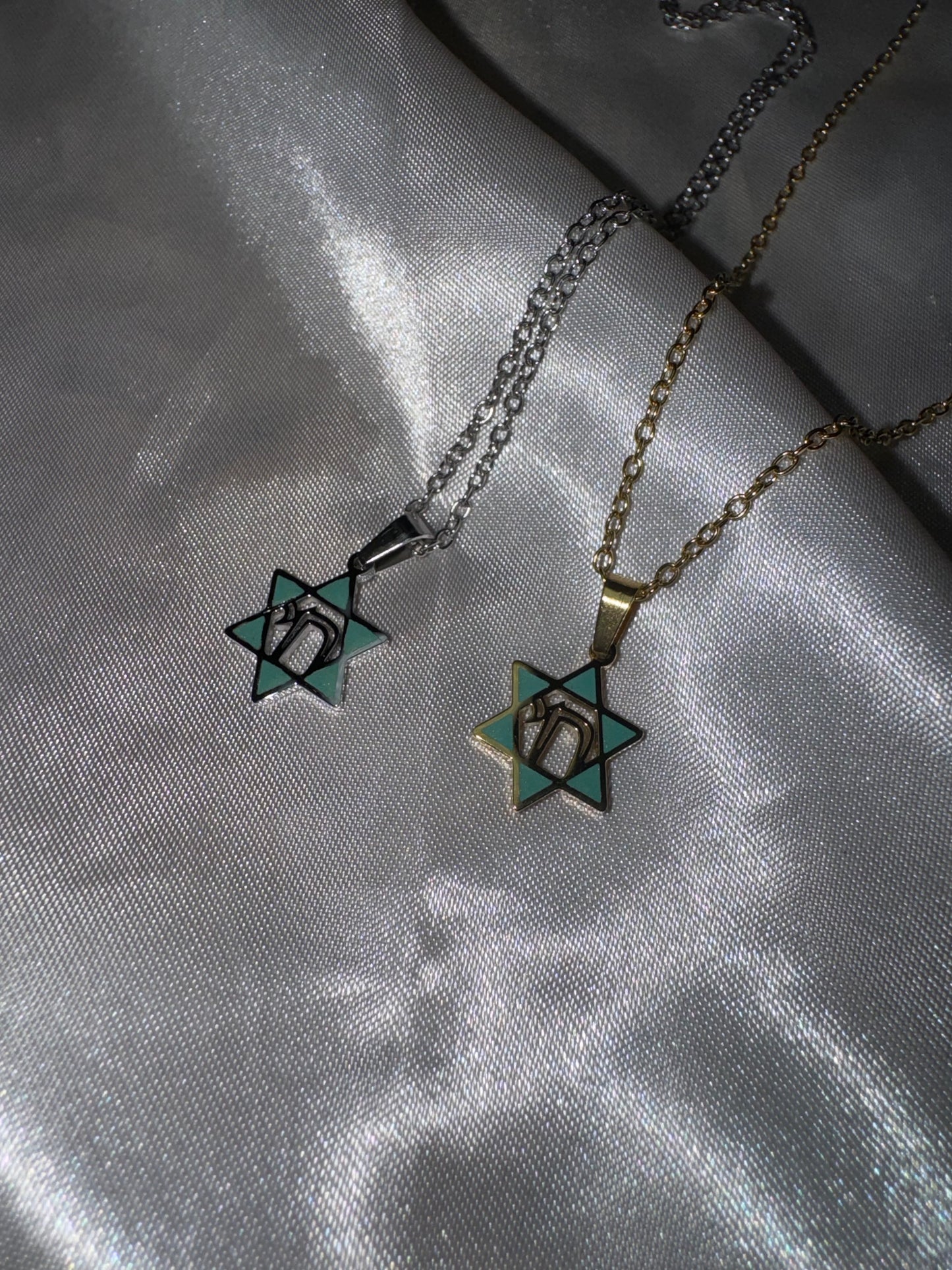 Collier Magen David avec hai