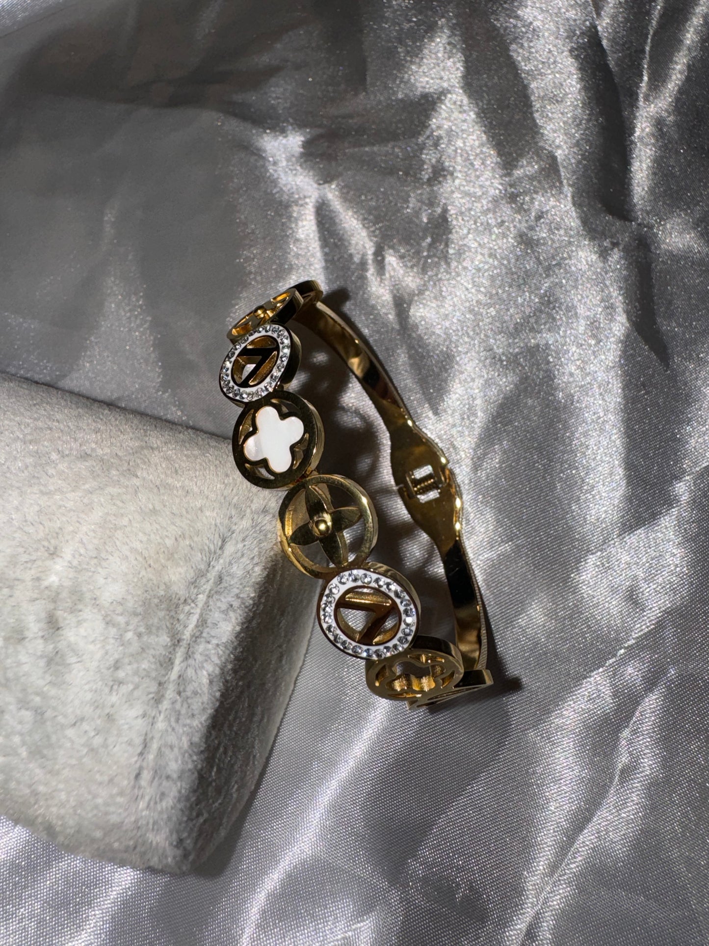 Bracelet fourni