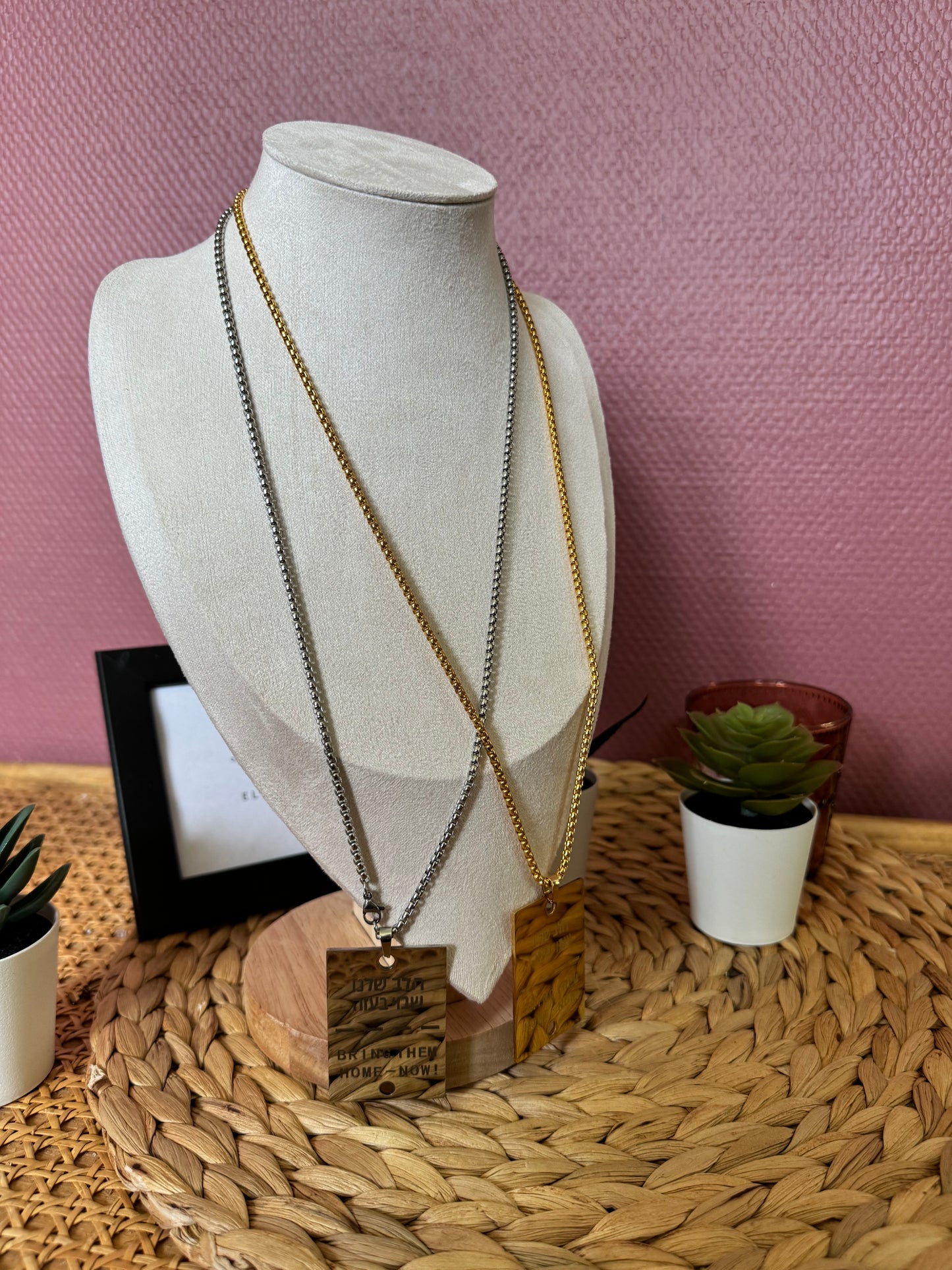 Collier “Bring them home”
