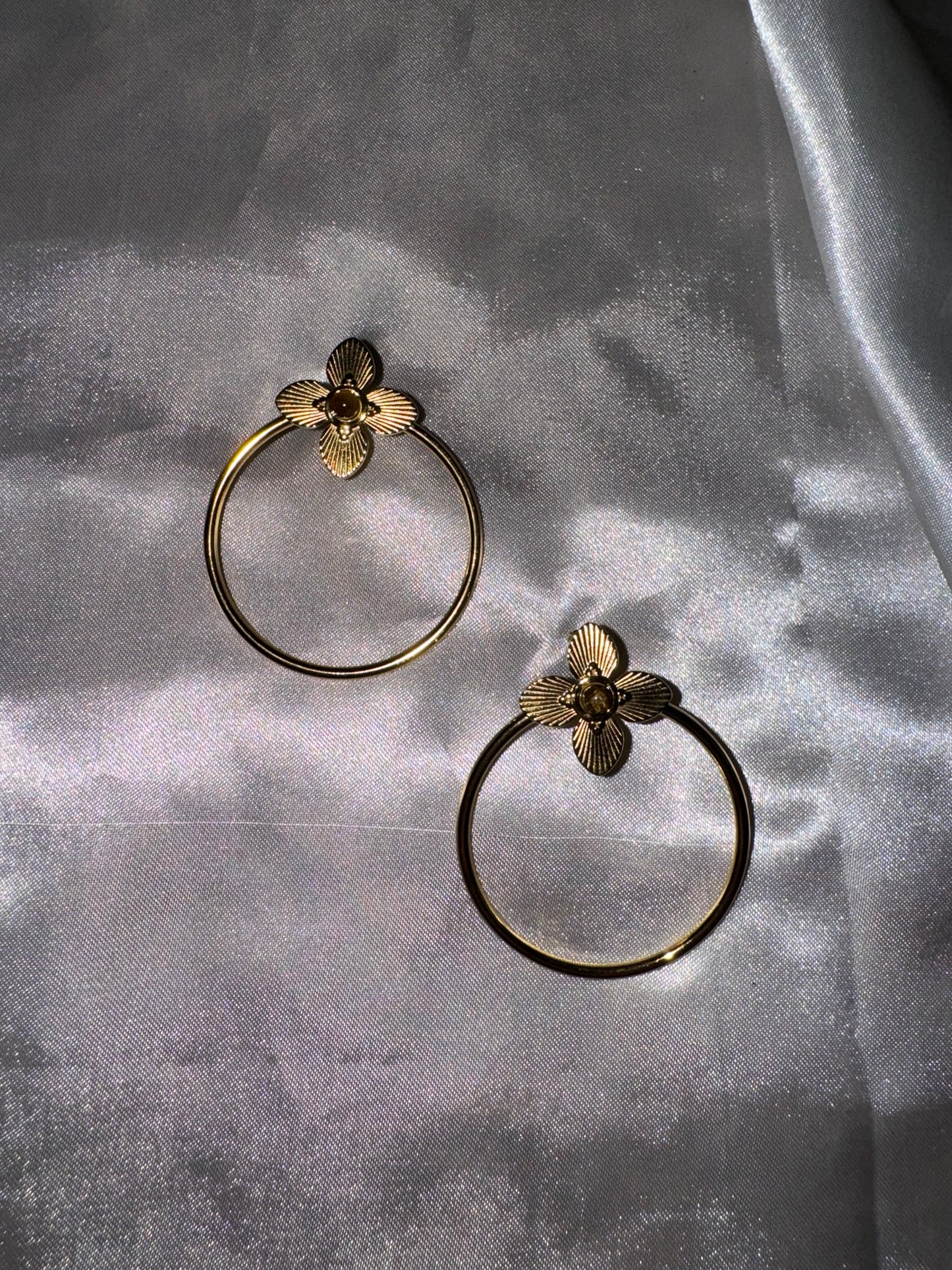Boucle d’oreille “fleur ronde”