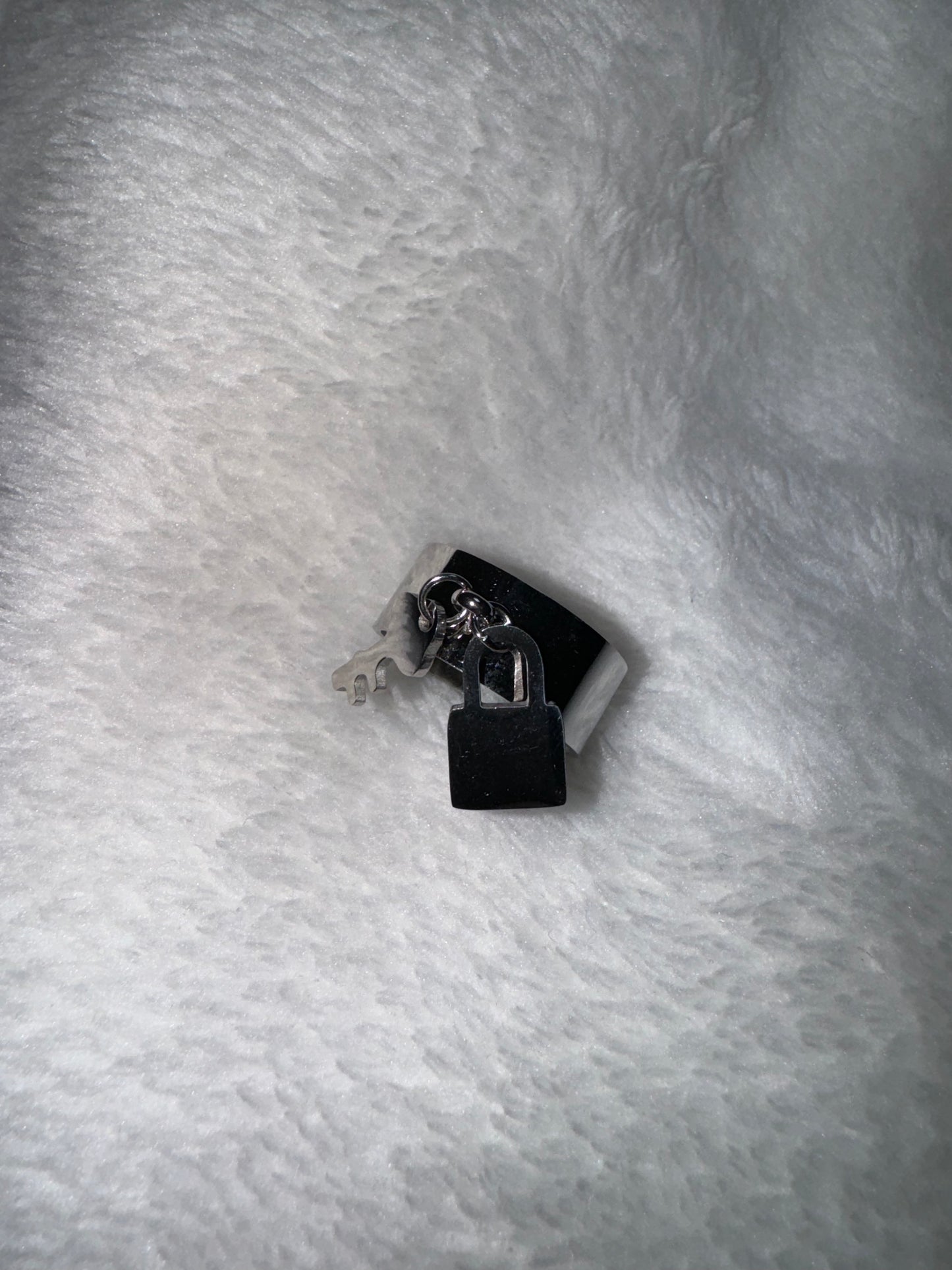 "Locked" ring