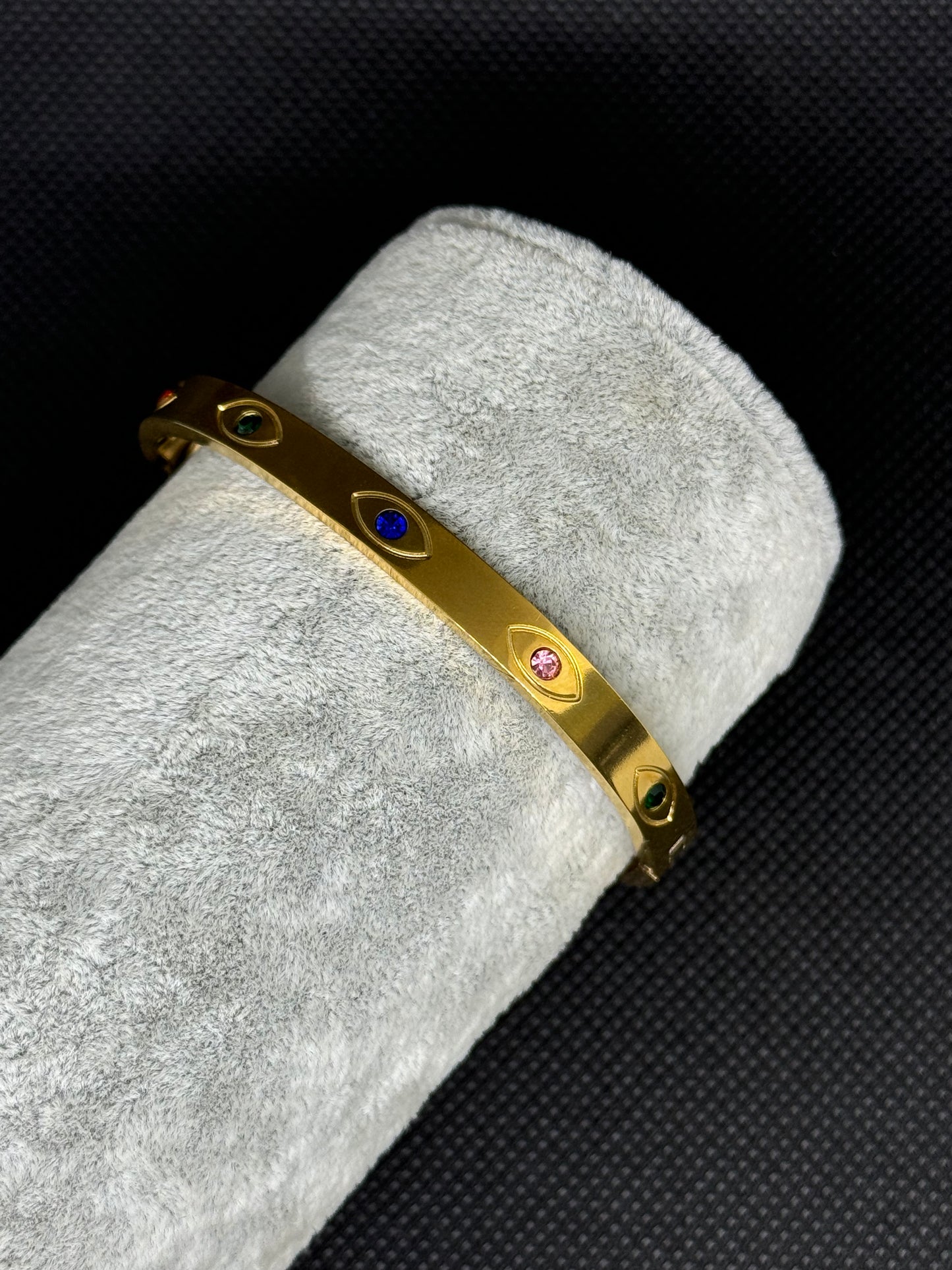 "Eye" bracelet