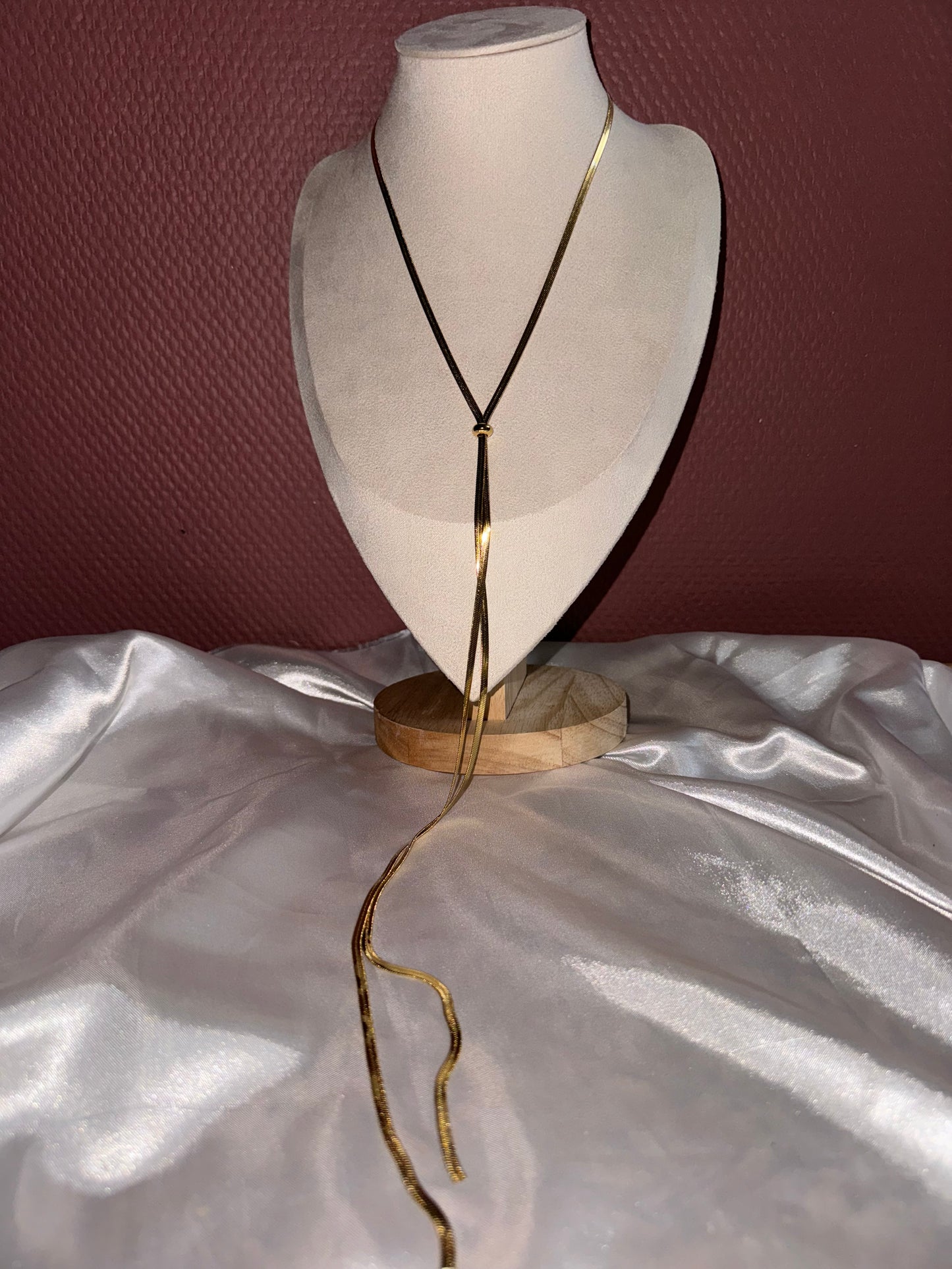 Collier “cravate”