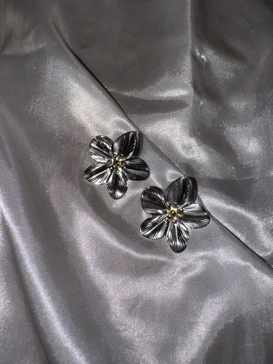 Boucle d’oreille « floral » argenté et pointe de doré
