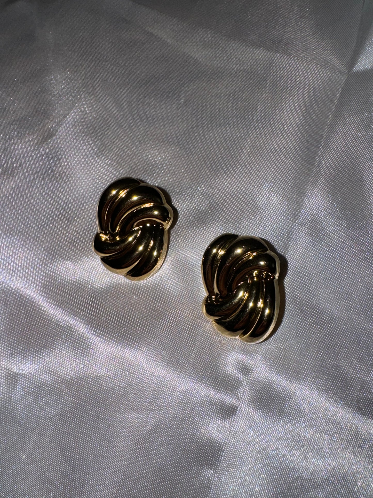 Boucle d’oreille “eterna”