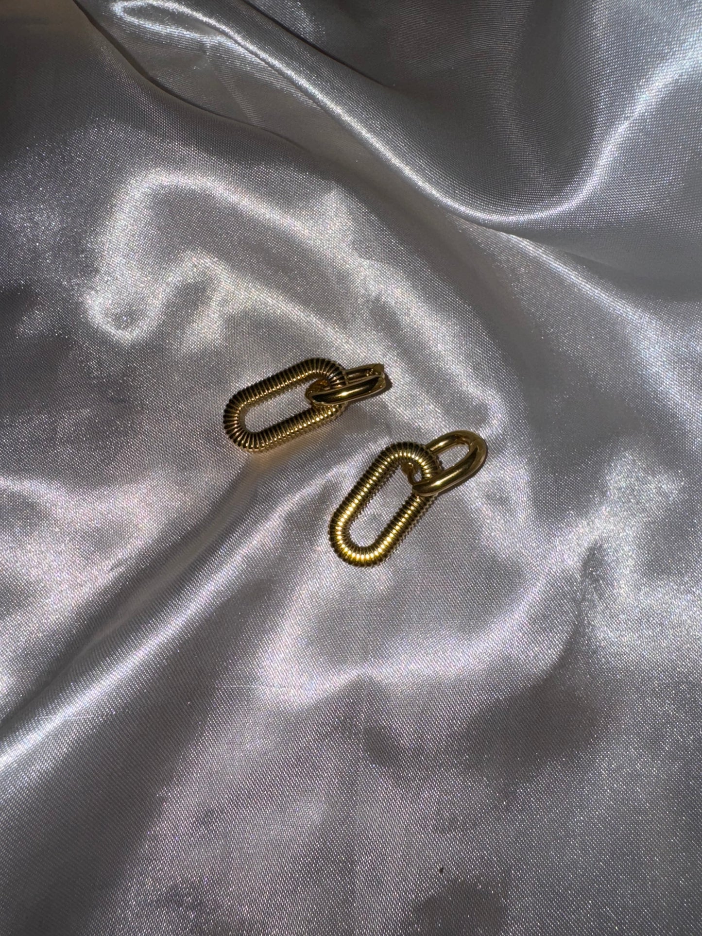 Boucle d’oreille “clou”
