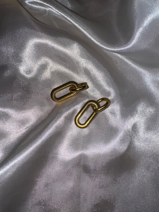 Boucle d’oreille “clou”