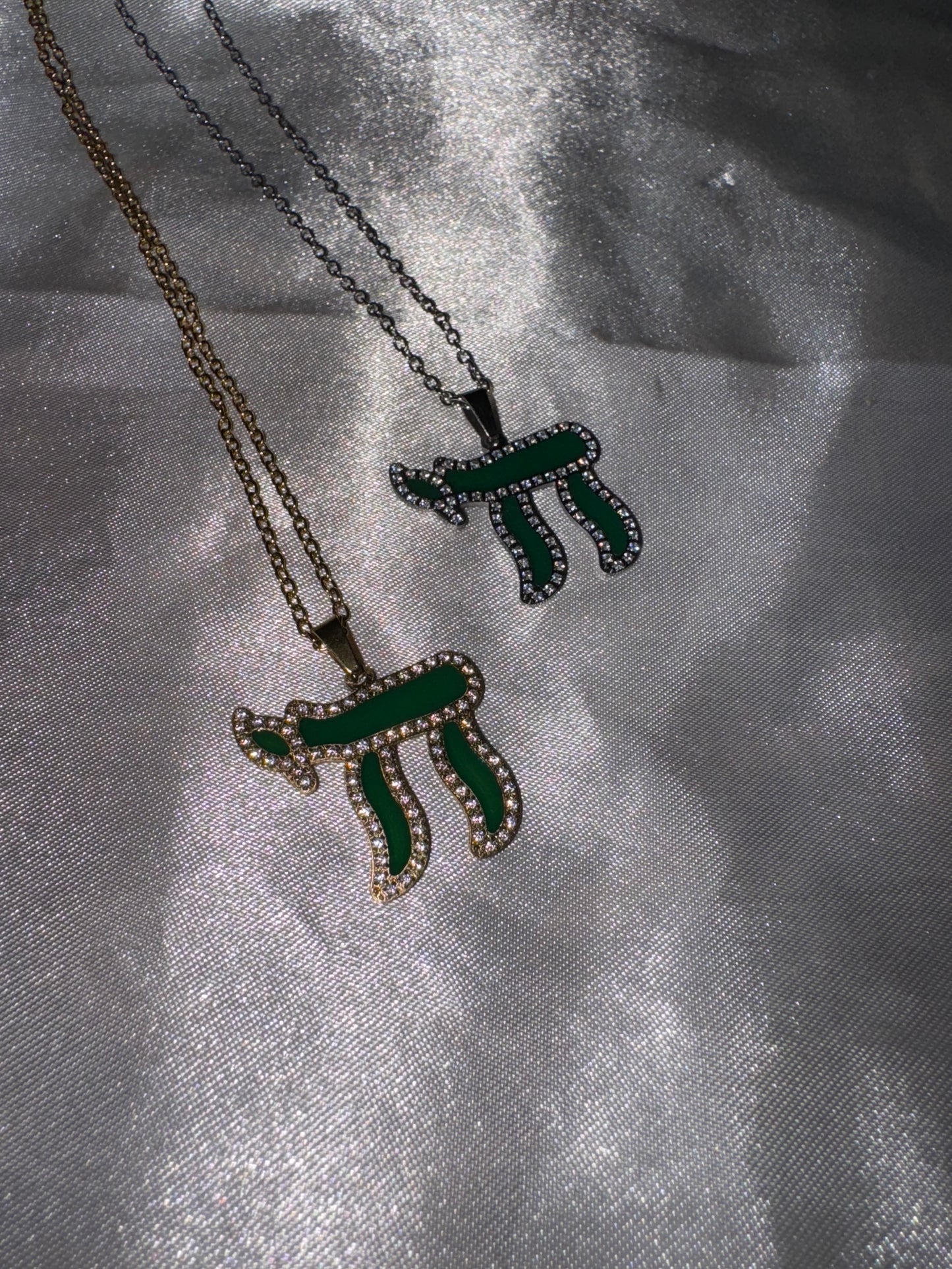Collier hai coloré
