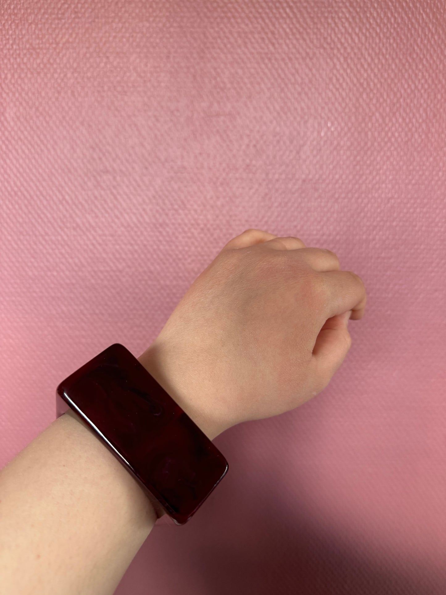 Bracelet résine couleur bordeaux