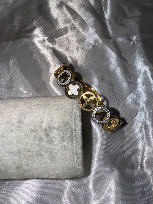 Bracelet fourni