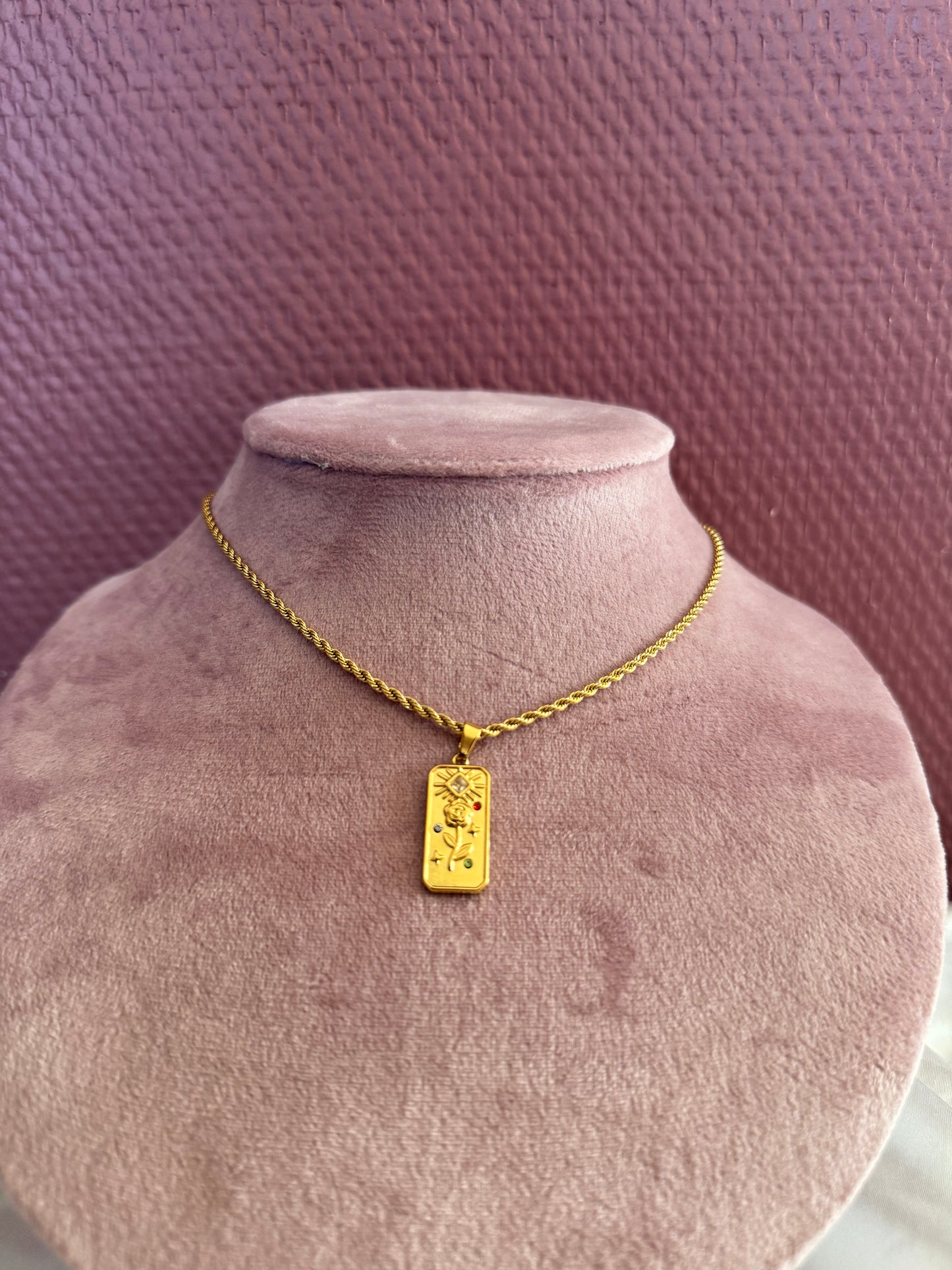 Collier plaque fleur
