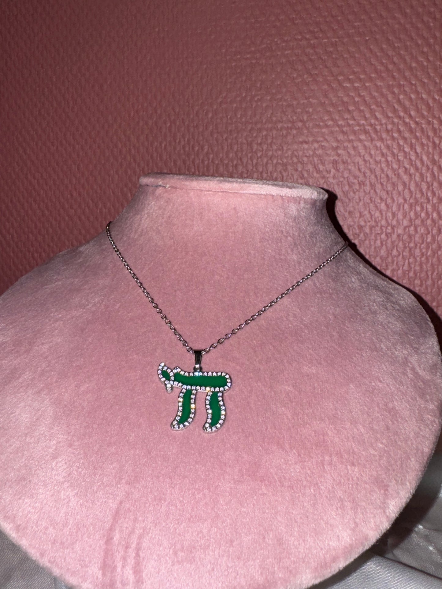 Collier hai coloré
